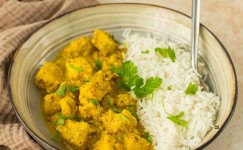 Poulet korma et chou-fleur vapeur